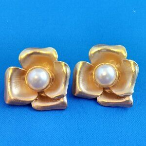 Vintage 1980s statement clip on earrings goldtone floral faux pearl centers